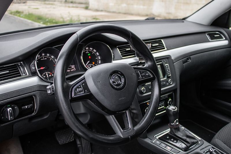 Škoda Superb - fotka 9 z 33