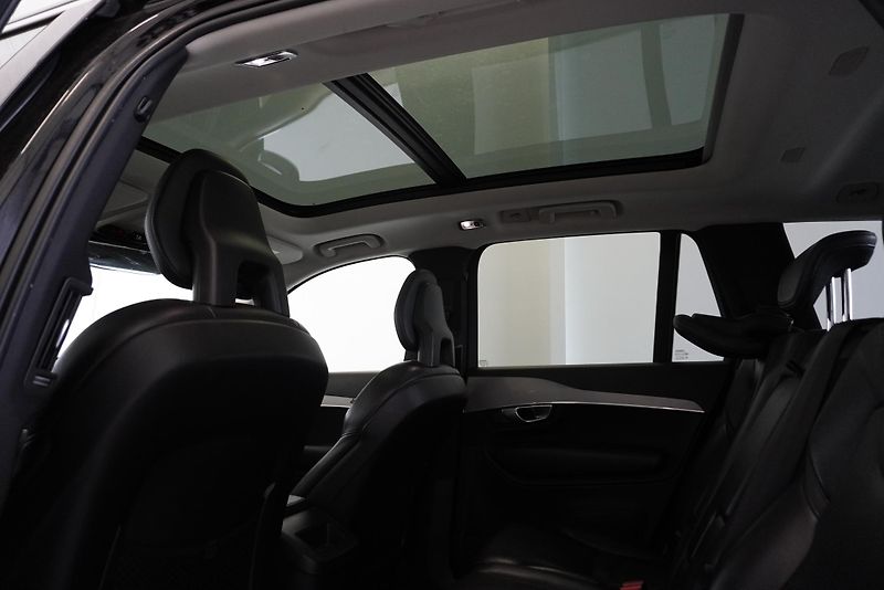 Volvo XC90 D5 AWD AUT. INSCRIPTION - fotka 26 z 34