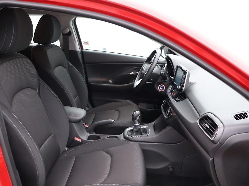 Hyundai i30 1,4 T-GDI 103 kW Style Fastbac - fotka 11 z 33