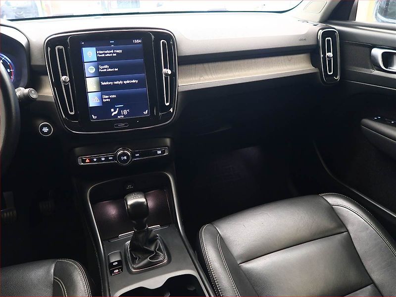 Volvo XC40 (2019) Inscription D3 - fotka 8 z 15