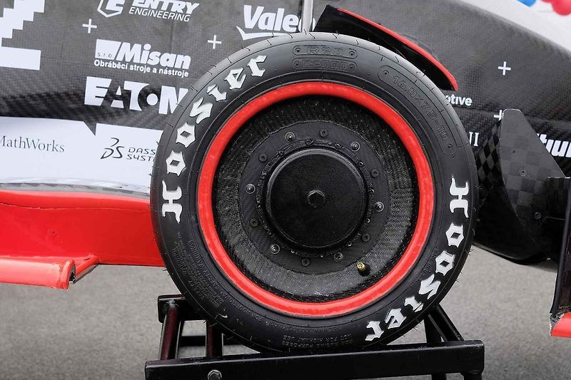 Slavnostní odhalení nové elektroformule CTU.25 studentského týmu eForce Prague Formula. loď Grand Bohemia, Dvořákovo nábřeží, Praha 1