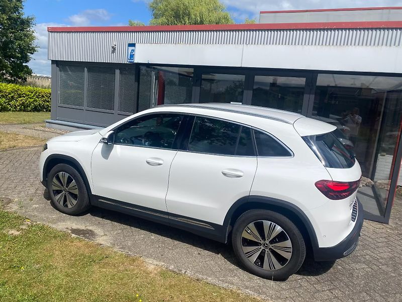 Mercedes-Benz EQA 300 4M Progressive Facelift - fotka 4 z 14