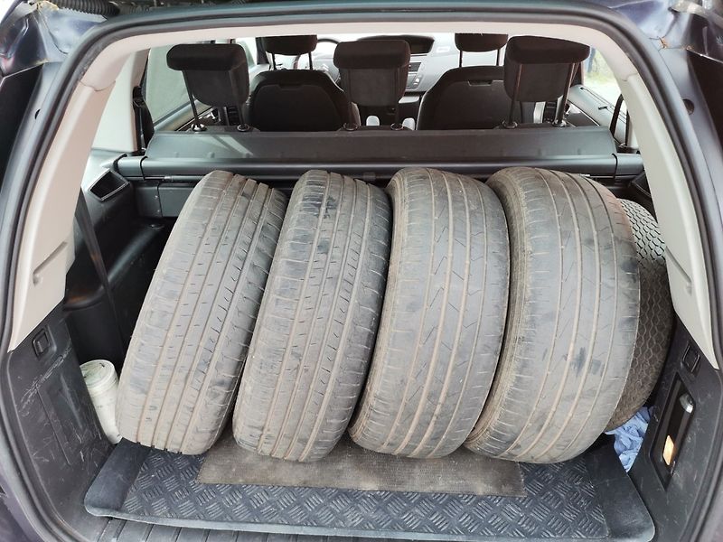 Citroën C4 Picasso (2009) 2.0HDi 100kw Automat 7míst - fotka 18 z 28