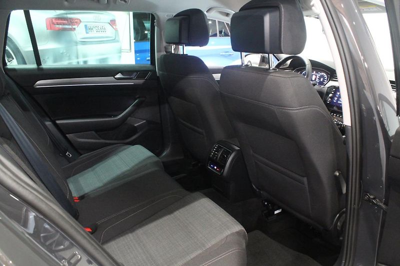 Volkswagen Passat (2020) 2.0TDI DSG Display Matrix - fotka 26 z 38
