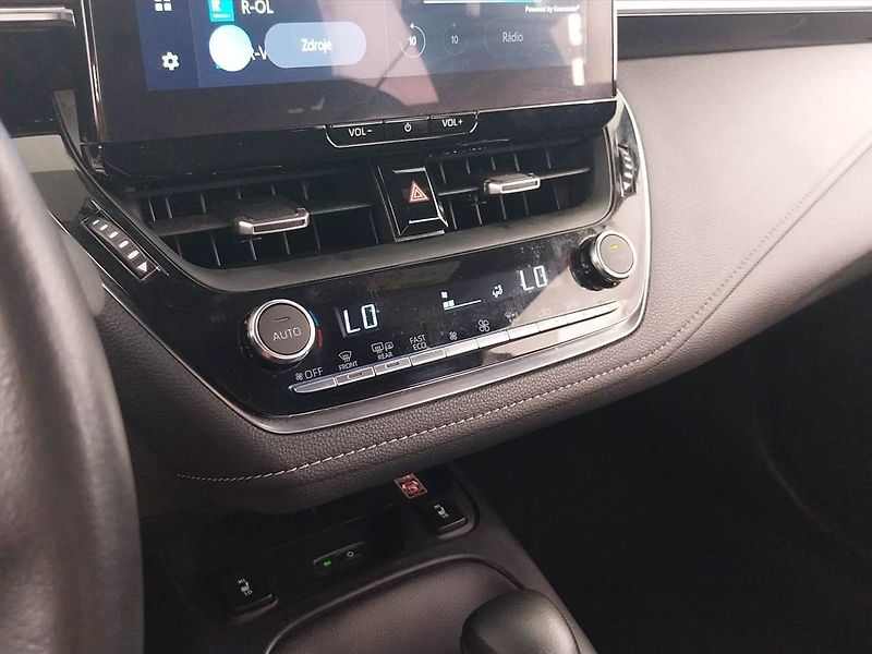 Toyota Corolla (2024) 1.8 Hybrid - fotka 18 z 23