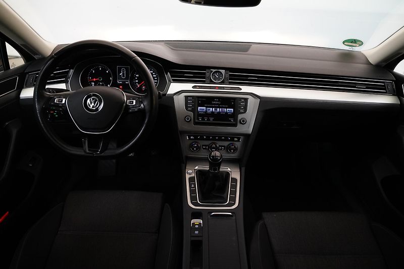 Volkswagen Passat - fotka 5 z 26