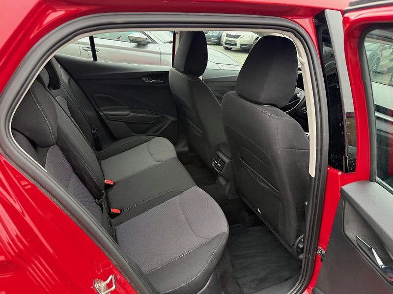 Škoda Fabia 1.0 MPI SELECTION - fotka 11 z 13