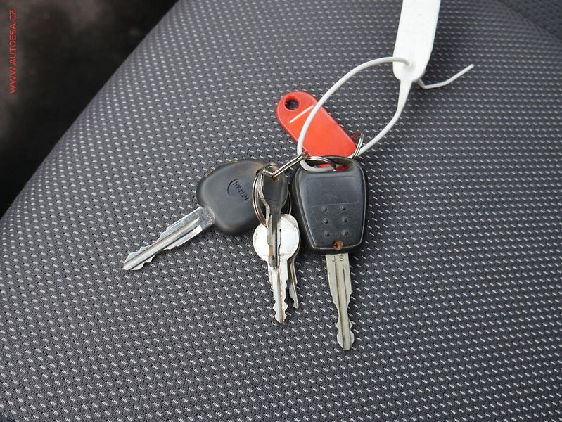 Kia Rio (2005) 1.3i - fotka 16 z 16