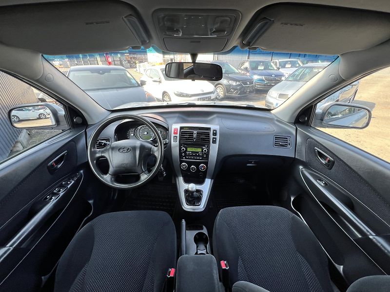 Hyundai Tucson 2.0CRDi 4x4 KLIMATIZACE ALU - fotka 14 z 35