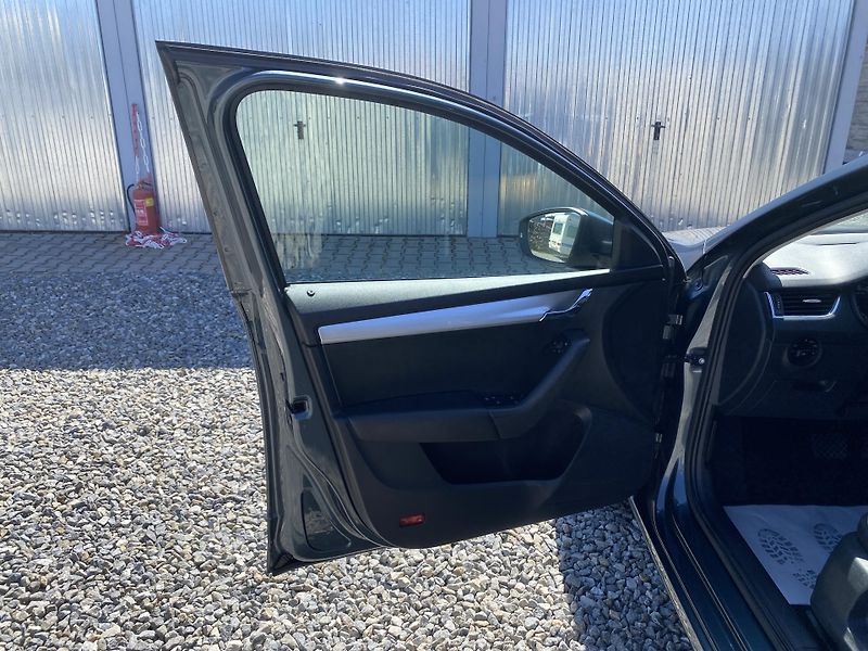 Škoda Octavia 1.6TDi 115PS DSG DPH REZERVACE - fotka 89 z 154