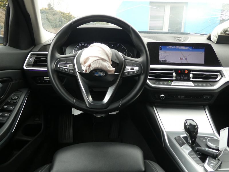 BMW Řada 3 Kombi 320D xDRIVE panorama  - fotka 9 z 15