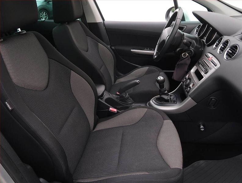 Peugeot 308 (2011) 1.6 VTi, Pan. střecha - fotka 9 z 16