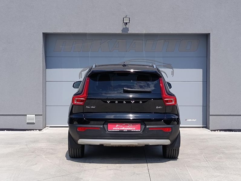 Volvo XC40 2.0 B4 AWD 145kW - fotka 6 z 33