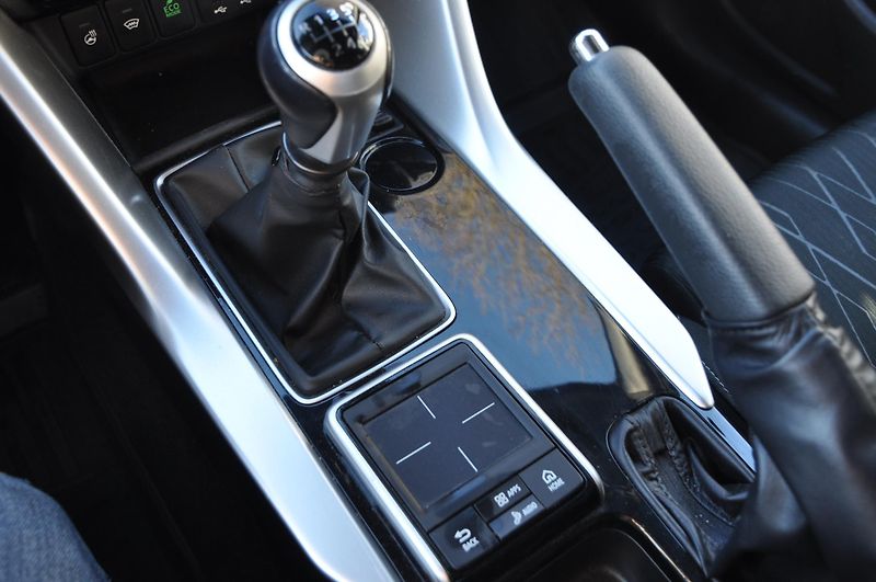 Mitsubishi Eclipse Cross 1.5T-MIVEC 120kW - fotka 17 z 24