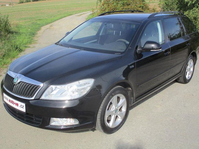 Škoda Octavia 1.2 TSi*TAŽNÉ*L+Z PNEU*VÝHŘEV - fotka 2 z 43