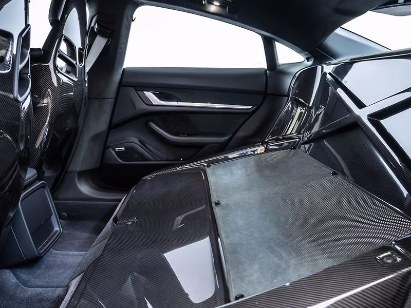 Porsche Taycan Turbo GT Weissach ActiveRide - fotka 18 z 23
