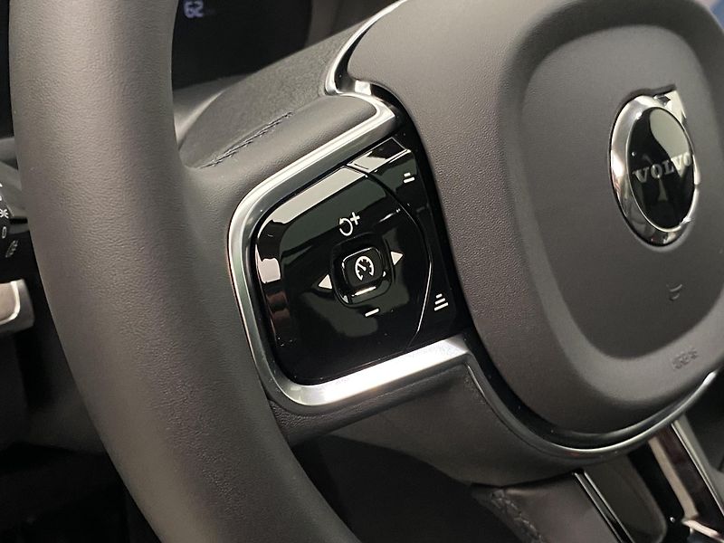 Volvo XC90 (2026) T8 AWD Plug-in DARK ULTRA - fotka 28 z 76