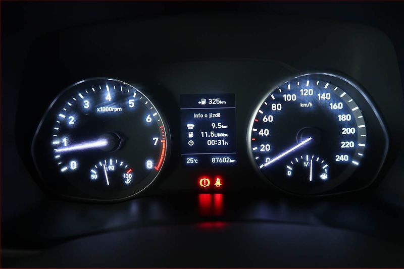Hyundai i30 (2020) 1.4 T-GDI, ČR,1.maj - fotka 11 z 17