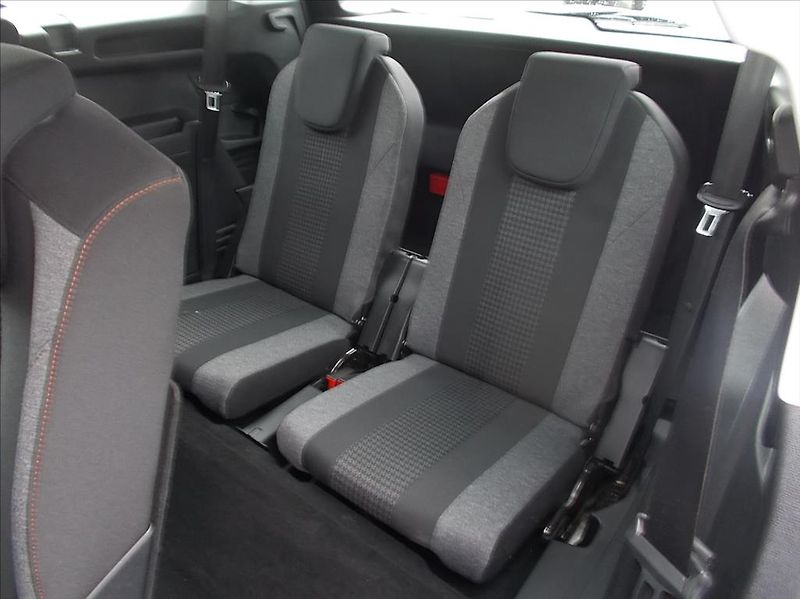 Peugeot 5008 ACTIVE 1.6 BlueHDi 120 7-míst - fotka 9 z 46