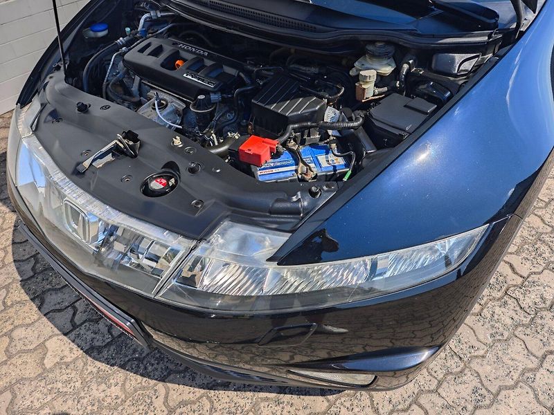 Honda Civic (2007) 1.8 i-VTEC Executive Panorama - fotka 32 z 41