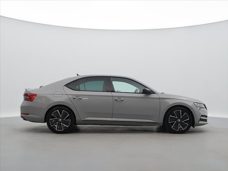 Škoda Superb 2,0 TDI 147kW DSG CZ Sportline - fotka 8 z 33