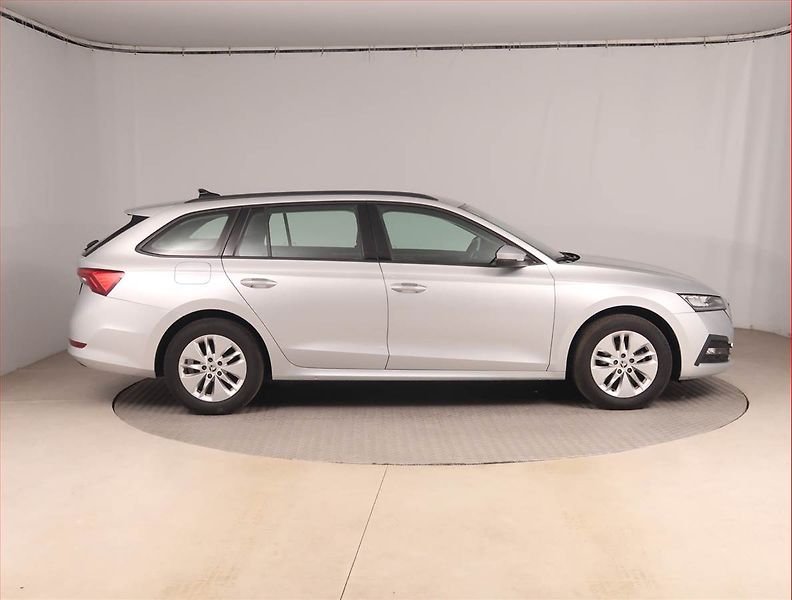 Škoda Octavia (2022) Ambition 2.0 TDI, ČR,1.maj - fotka 6 z 15