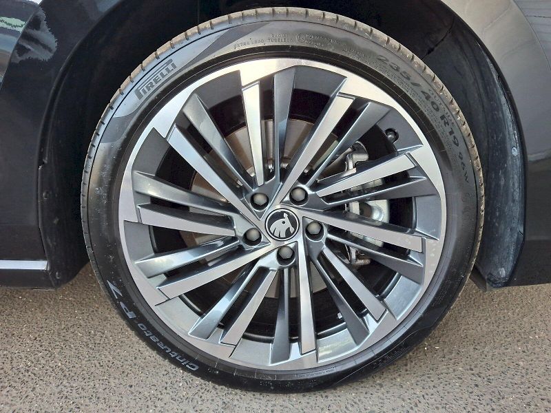 Škoda Superb (2025) Combi iV L&K DSG 1,5TSi 150kW - fotka 35 z 35