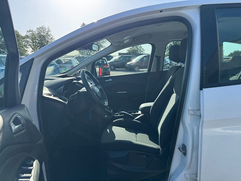 Ford C-MAX (2017) 1,5 Eco Boost 110 Kw Automat - fotka 9 z 35