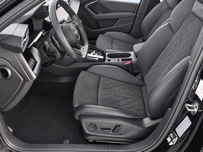 Audi RS 3 2,5 TFSi Sportback CZ DPH Pano - fotka 25 z 36