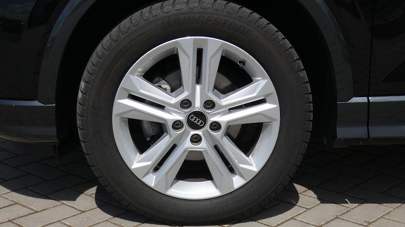 Audi Q2 1,0 TFSI Advanced - fotka 22 z 23