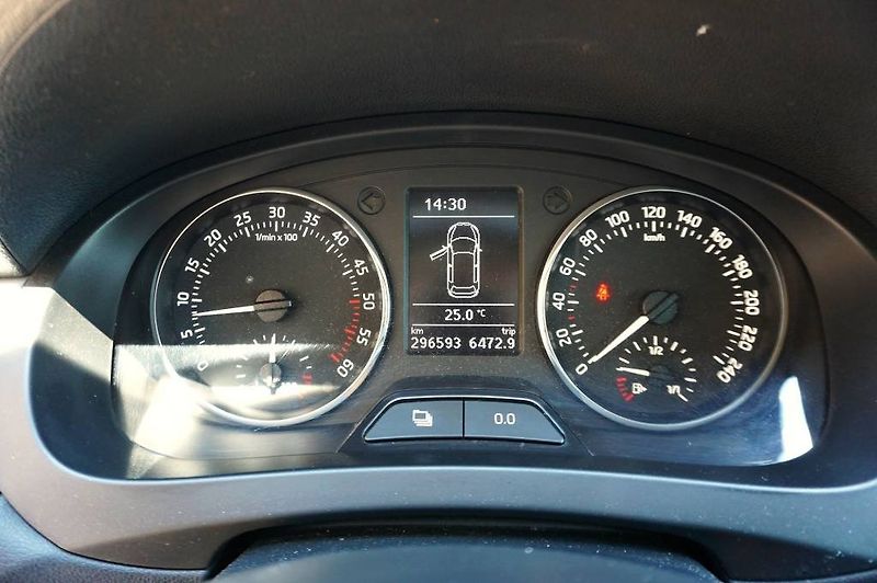 Škoda Rapid (2015) ELEGANCE 1,6 TDI 66 kW - fotka 29 z 38