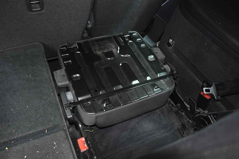 Tento Volkswagen Sharan je deset let starý. Nevypadá na to