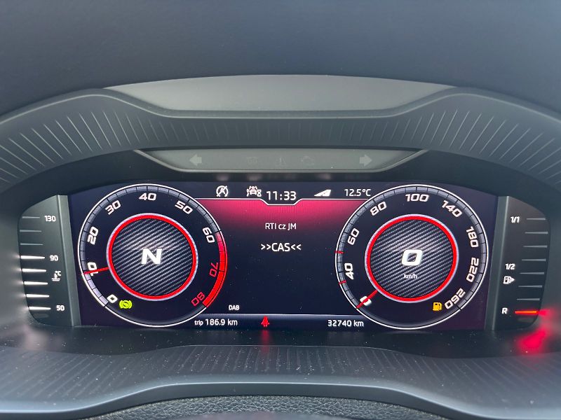 Škoda Karoq (2020) 1.5 TSI 110kW Sportline DSG - fotka 13 z 35