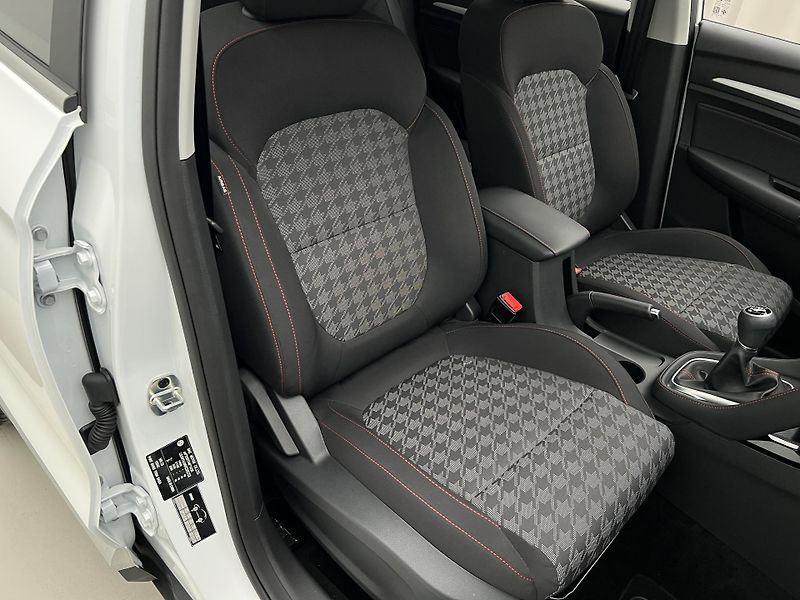 MG ZS 1.5 ESSENTIAL PLUS CZ 1.maj.  - fotka 17 z 38
