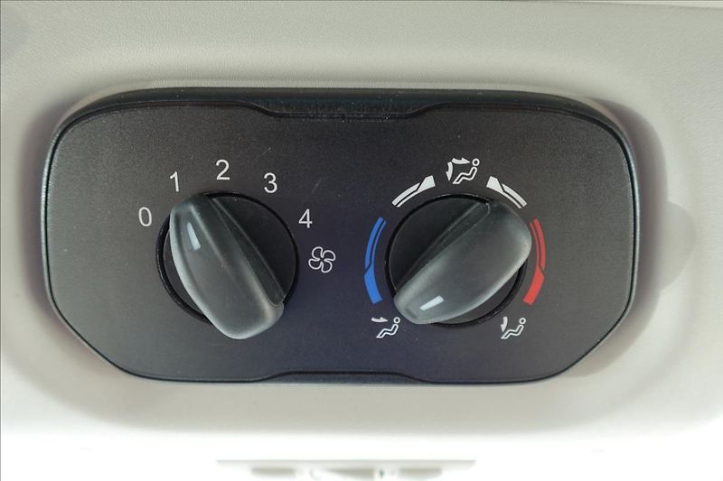 Ford Transit 2,0 TDCi  L2H2 9MÍST BUS KLIMA - fotka 28 z 29
