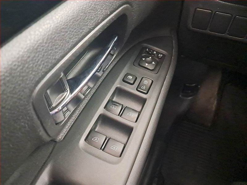 Mitsubishi Outlander (2019) 2.0, 4X4, Automat, ČR,1.maj - fotka 16 z 21