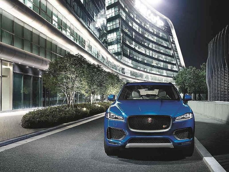 Jaguar F-Pace.