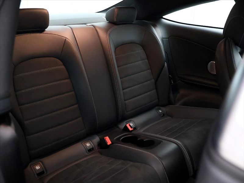 Mercedes-Benz Třídy C 3,0 400 245kW 4Matic AMG - fotka 13 z 40
