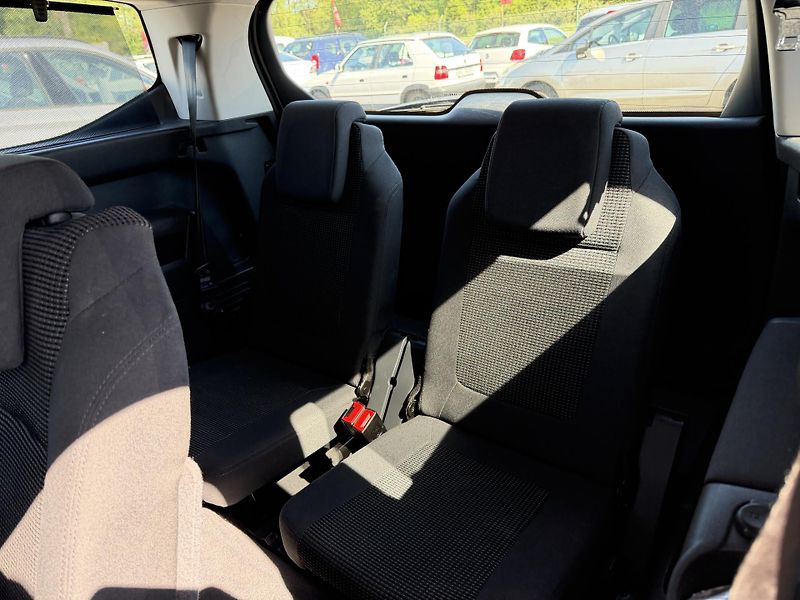 Peugeot 5008 1.6 HDI 7 MIST - fotka 12 z 24
