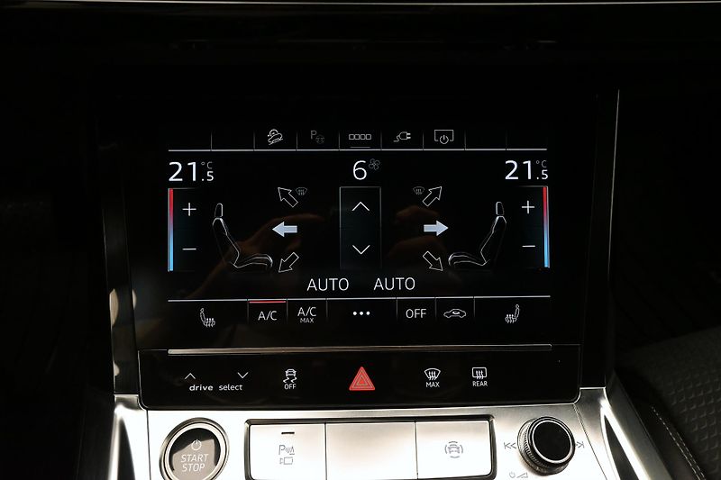 Audi e-tron 55 300 kW QUATTRO S-LINE Záruk - fotka 21 z 31