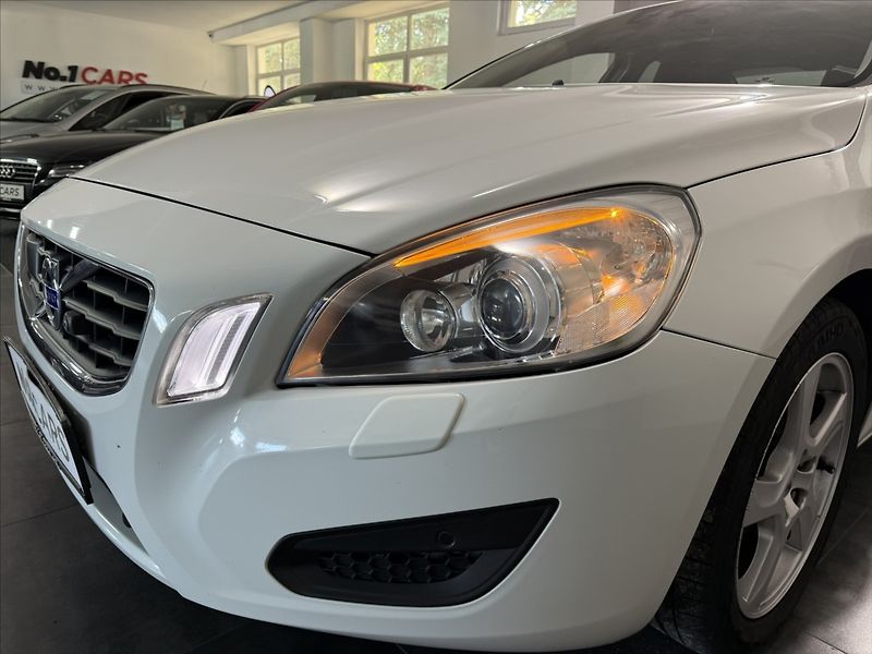 Volvo S60 1,6   T3 SUMMUM XENON BLIS - fotka 32 z 33