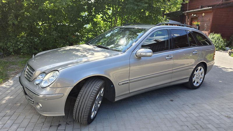 Mercedes-Benz Třídy C (2006) - fotka 2 z 19