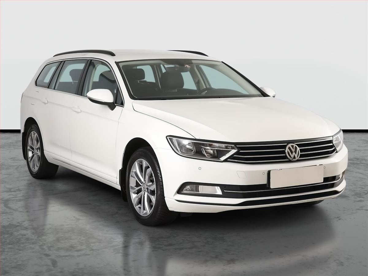 Volkswagen Passat Comfortline 1.8 TSI, ČR,1.maj