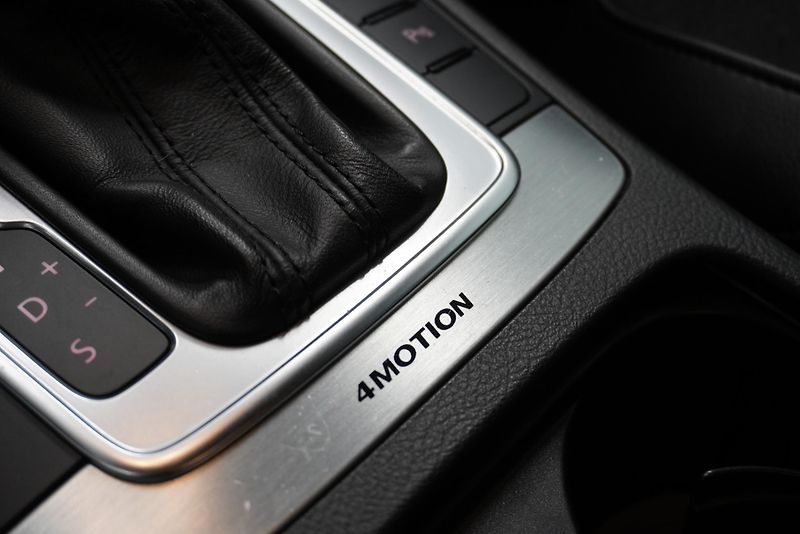 Volkswagen Passat (2012) 3.6 FSi 4x4 DSG ALCANTARA - fotka 14 z 29