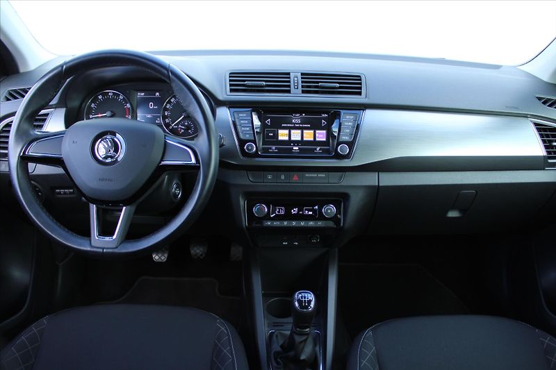 Škoda Fabia 1.0TSI STYLE 49.000KM 1.MAJ ČR - fotka 12 z 22