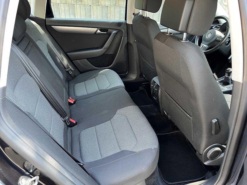 Volkswagen Passat 2.0 TDi 103 kW BIXENON MR2014 - fotka 8 z 17