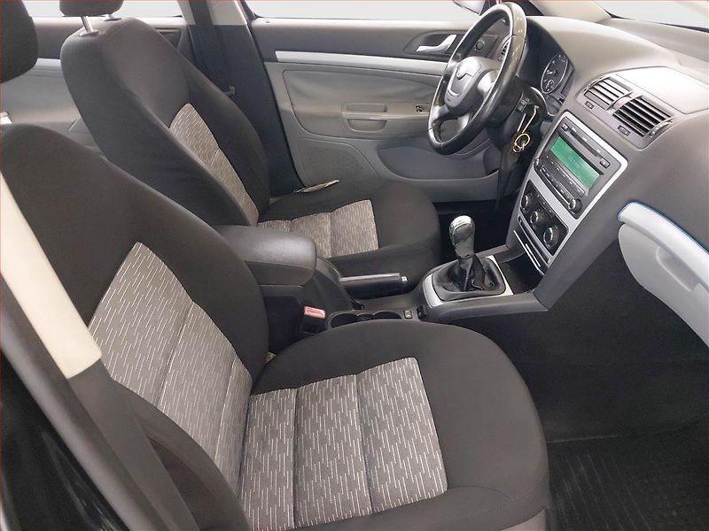 Škoda Octavia (2009) Ambiente 1.6, LPG - fotka 9 z 15