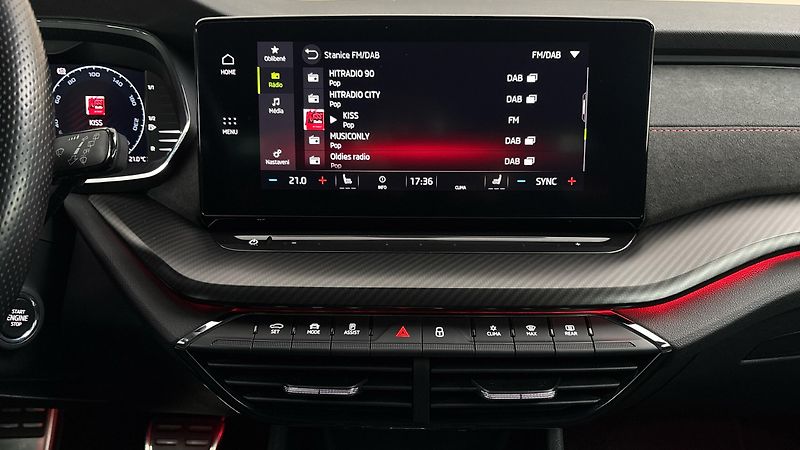 Škoda Octavia 2.0 TSI DSG RS Combi - fotka 11 z 31