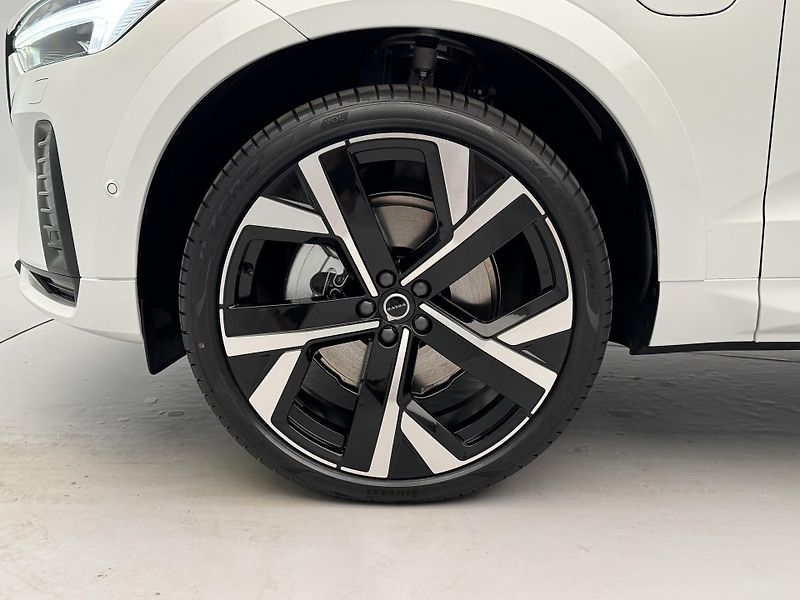 Volvo XC60 (2025) T8 AWD AUT ULTRA BLACK EDITON - fotka 16 z 23