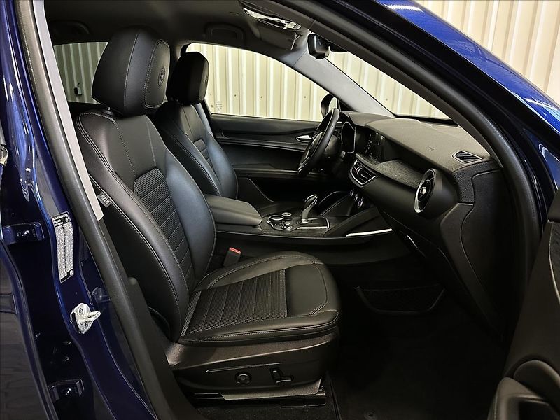 Alfa Romeo Stelvio 2.2JTDM 154kW Q4 SUPER 2XKOLA - fotka 35 z 40